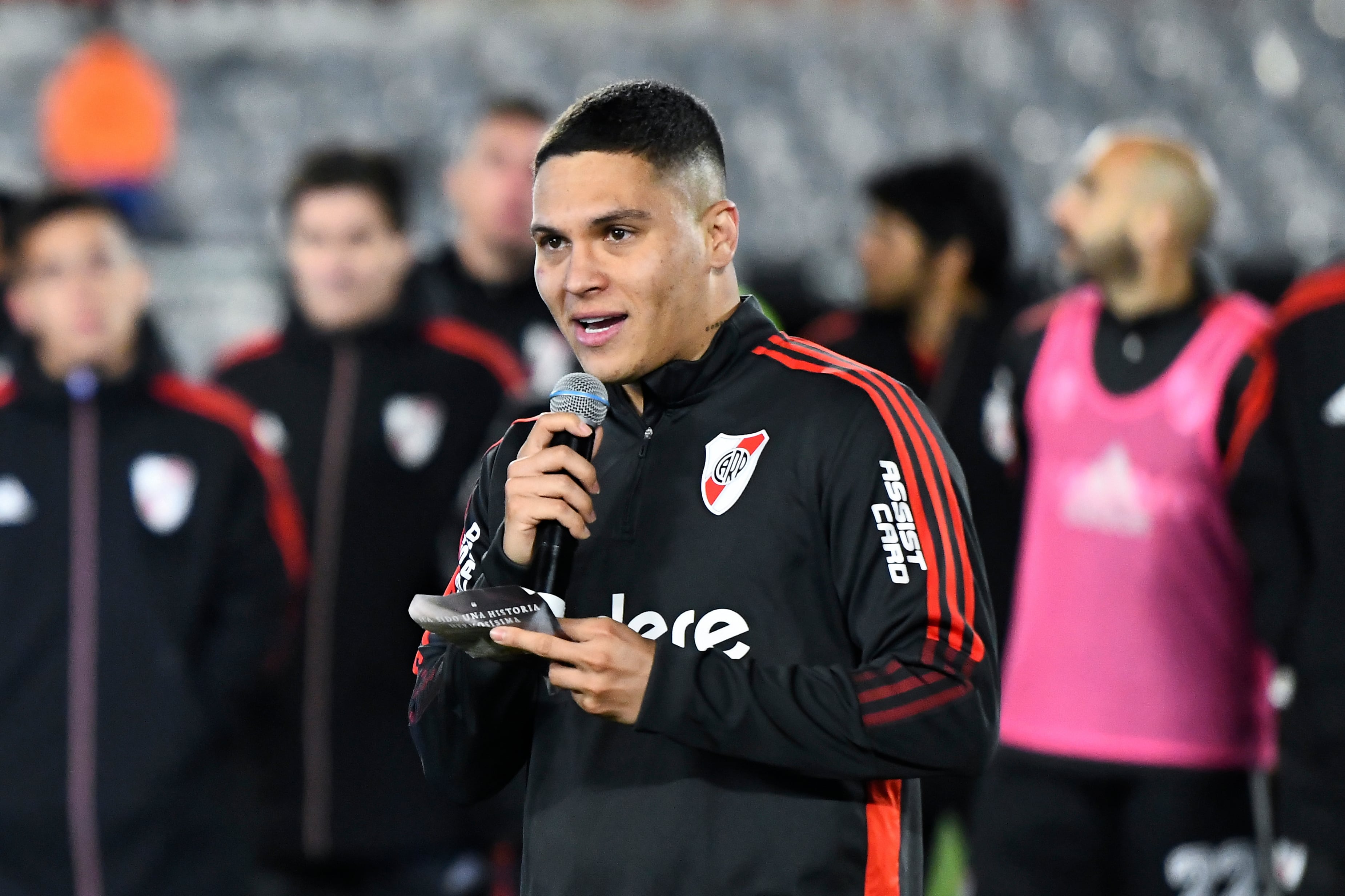 Juan Fernando Quintero en la despedida de Marcelo Gallardo de River Plate. (Photo by Rodrigo Valle/Getty Images)