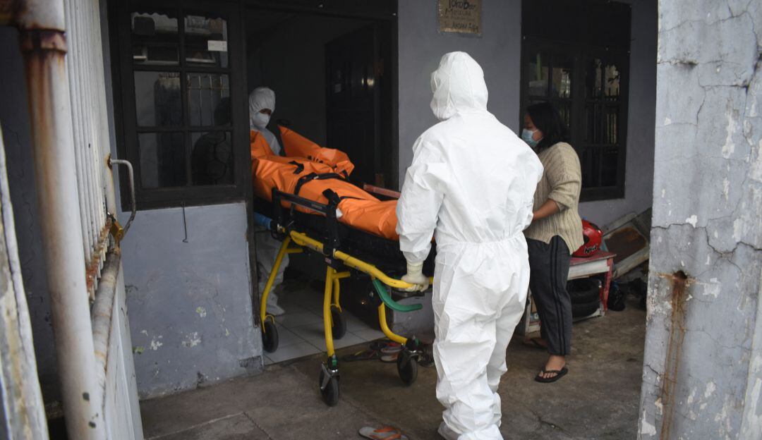 Atención por COVID en Indonesia 