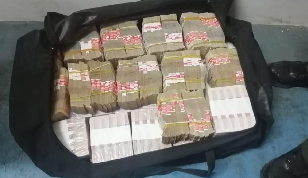 Maleta con el dinero