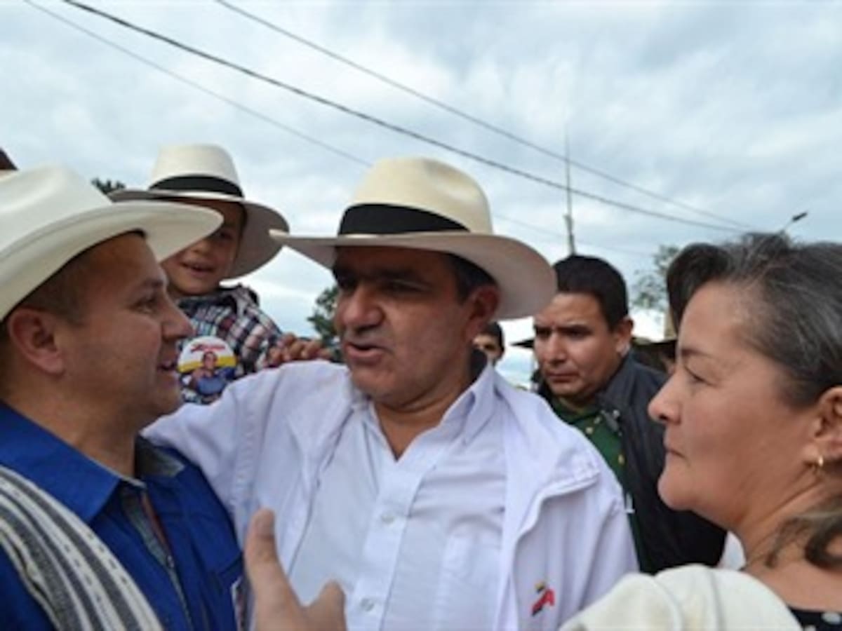 "De llegar a ser presidente nada sucederá a mis espaldas": Zuluaga