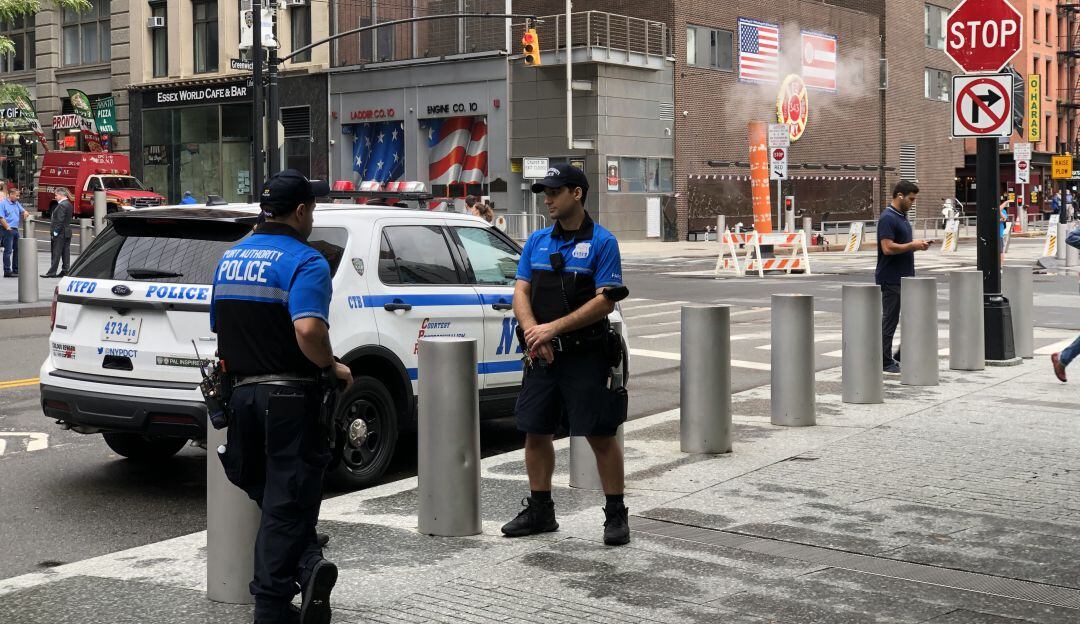 Decenas de policías y activos militares custodian la llamada Zona Cero en la ciudad de Nueva York