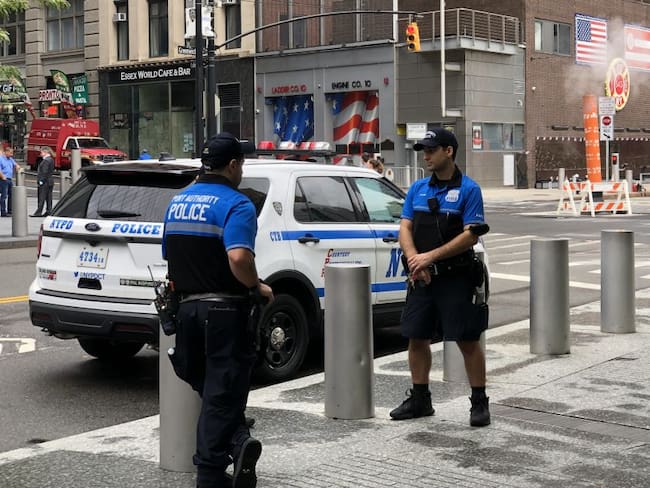 Decenas de policías y activos militares custodian la llamada Zona Cero en la ciudad de Nueva York