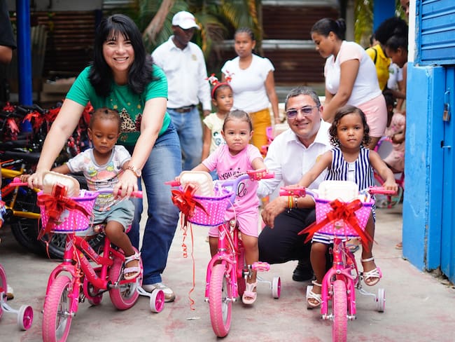 Gestora social de Cartagena entregó 100 bicicletas en el barrio Villa Hermosa