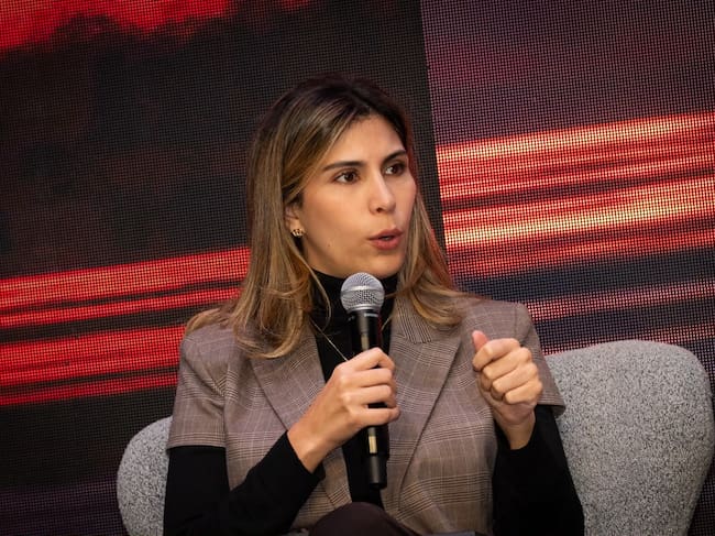 María Fenanda Santa, viceministra de Transporte, resaltó la importancia de conectar oportunamente a los pasajeros para mantener la competitividad. | Foto: Caracol Radio