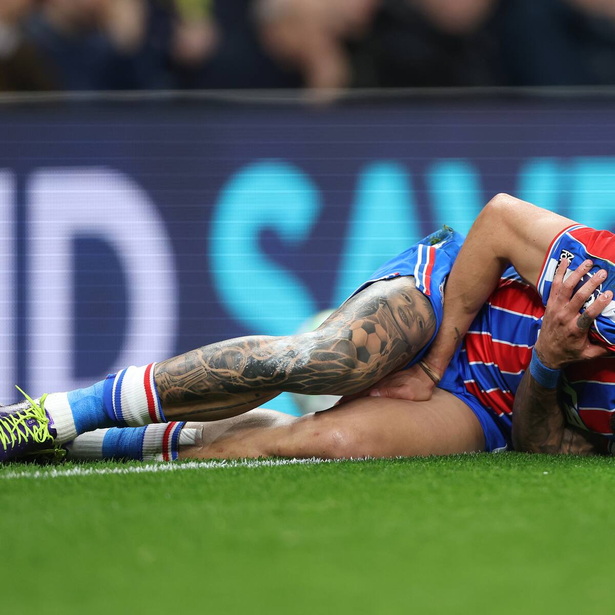 Oliver Glasner enciende las alarmas por la lesión de Daniel Muñoz: alerta en Selección Colombia