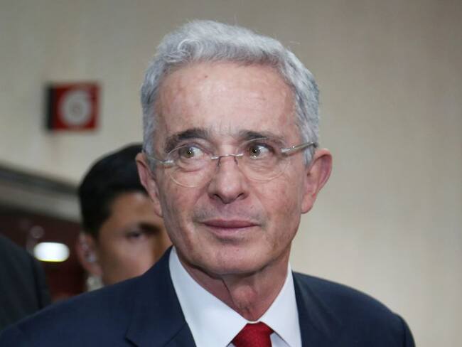 Renuncia de Uribe abre debate sobre si su proceso lo debe asumir Fiscalía