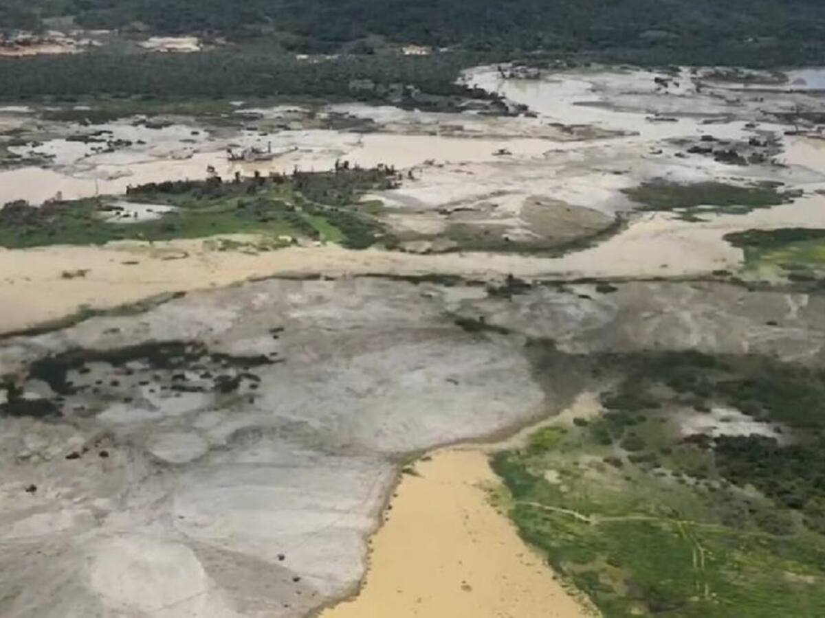 El Ejército intervino mina ilegal de "Los Caparros" en el Bajo Cauca