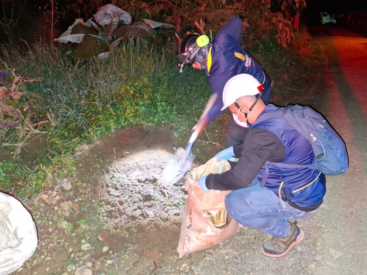 En Pereira, el vertimiento de un químico desconocido cerca a un colegio causó pánico en la comunidad