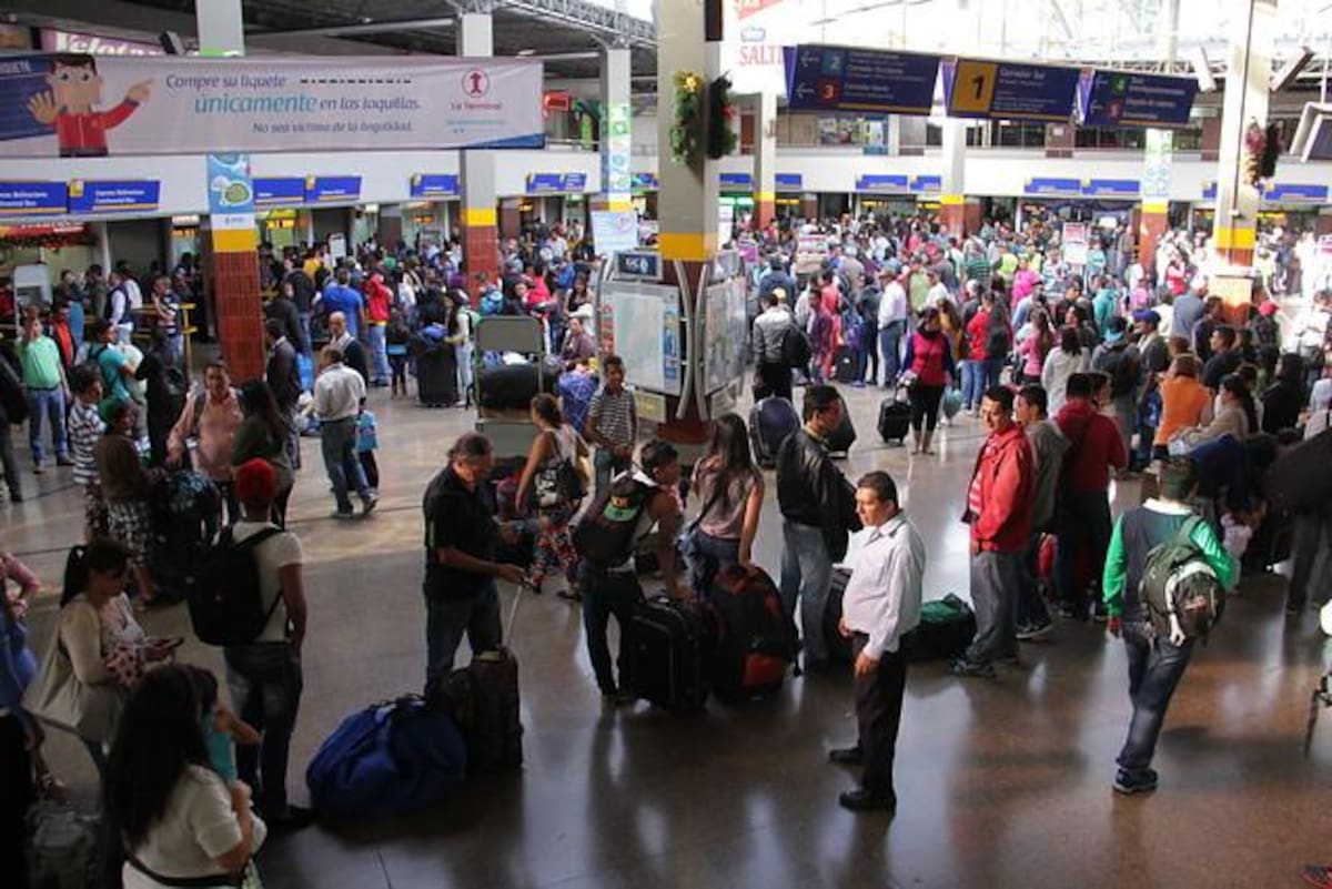 Desde el 24 de diciembre la terminal de transporte y el aeropuerto El Dorado han estado con gran afluencia de pasajeros que irán a otras ciudades o países para disfrutar de las fiestas de esta época. Fin de año no será la excepción.