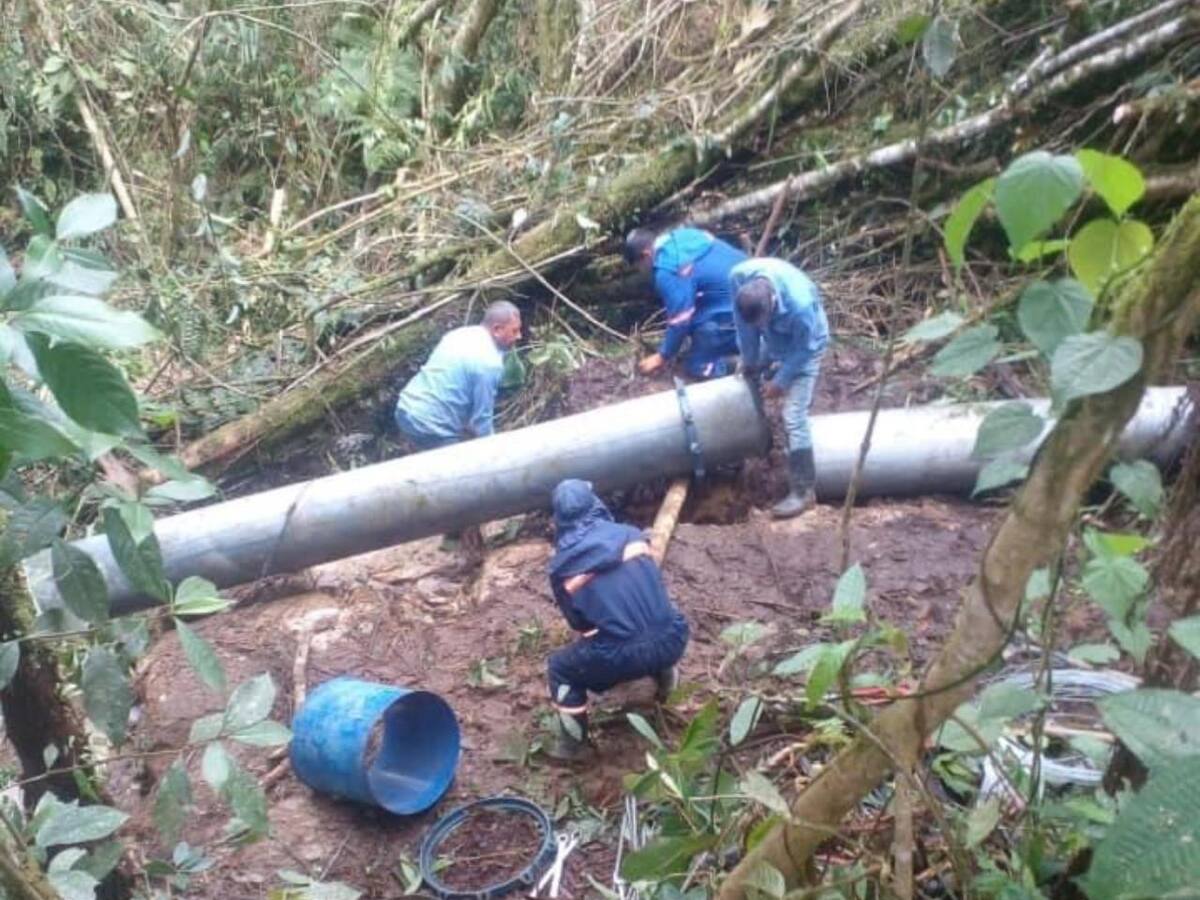 Empieza a llegar el agua a los municipios del occidente de Caldas, tras ruptura de un tubo