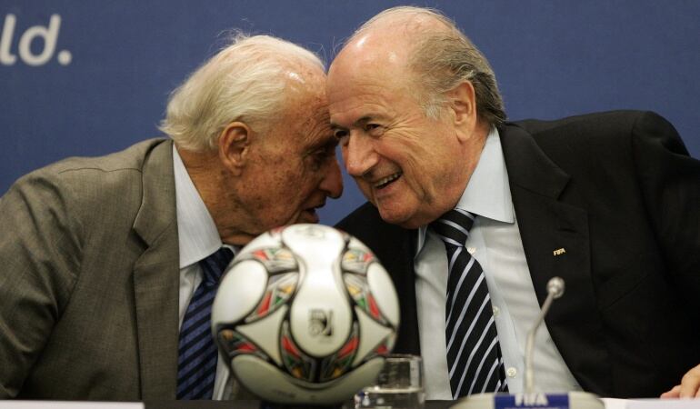 Joao Havelange (i) y Joseph Blatter (d)