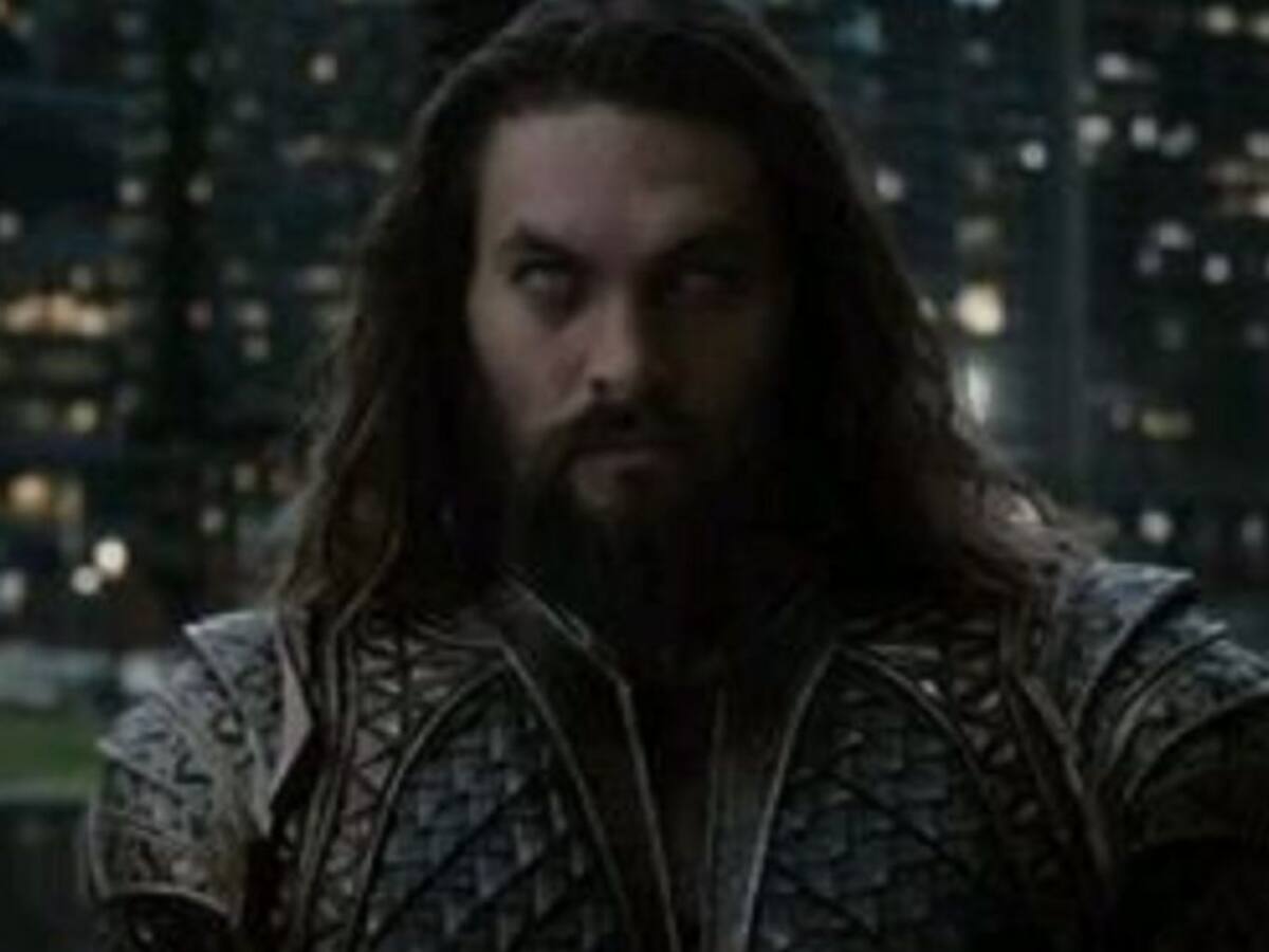 ‘Aquaman’ se quitó el frío del océano con una ruana Made in Boyacá