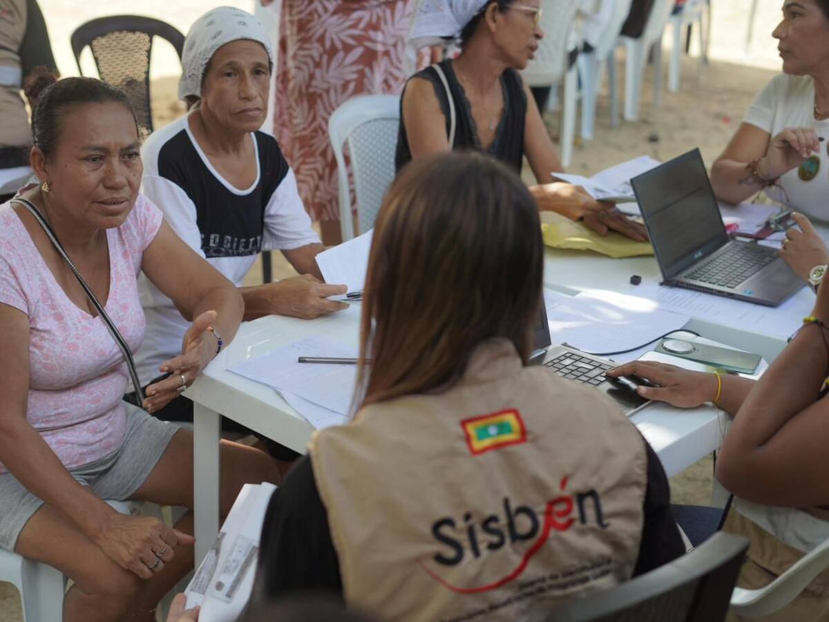 Más de 230 familias atendidas durante jornada de Planeación en tu Barrio en Flor del Campo