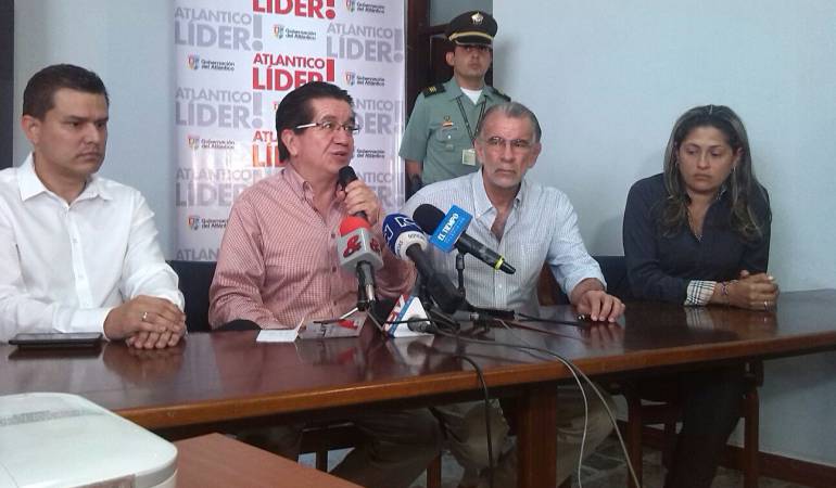 El viceministro Fernando Ruiz, con el gobernador Eduardo Verano y los secretarios de Salud departamental y distrital, Armando De la Hoz y Alma Solano.