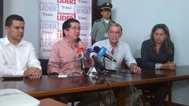 El viceministro Fernando Ruiz, con el gobernador Eduardo Verano y los secretarios de Salud departamental y distrital, Armando De la Hoz y Alma Solano.