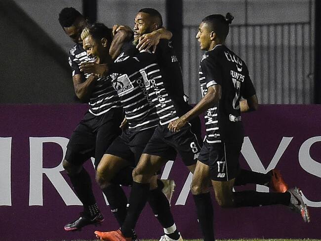 Junior logró una agónica y justa victoria en territorio uruguayo