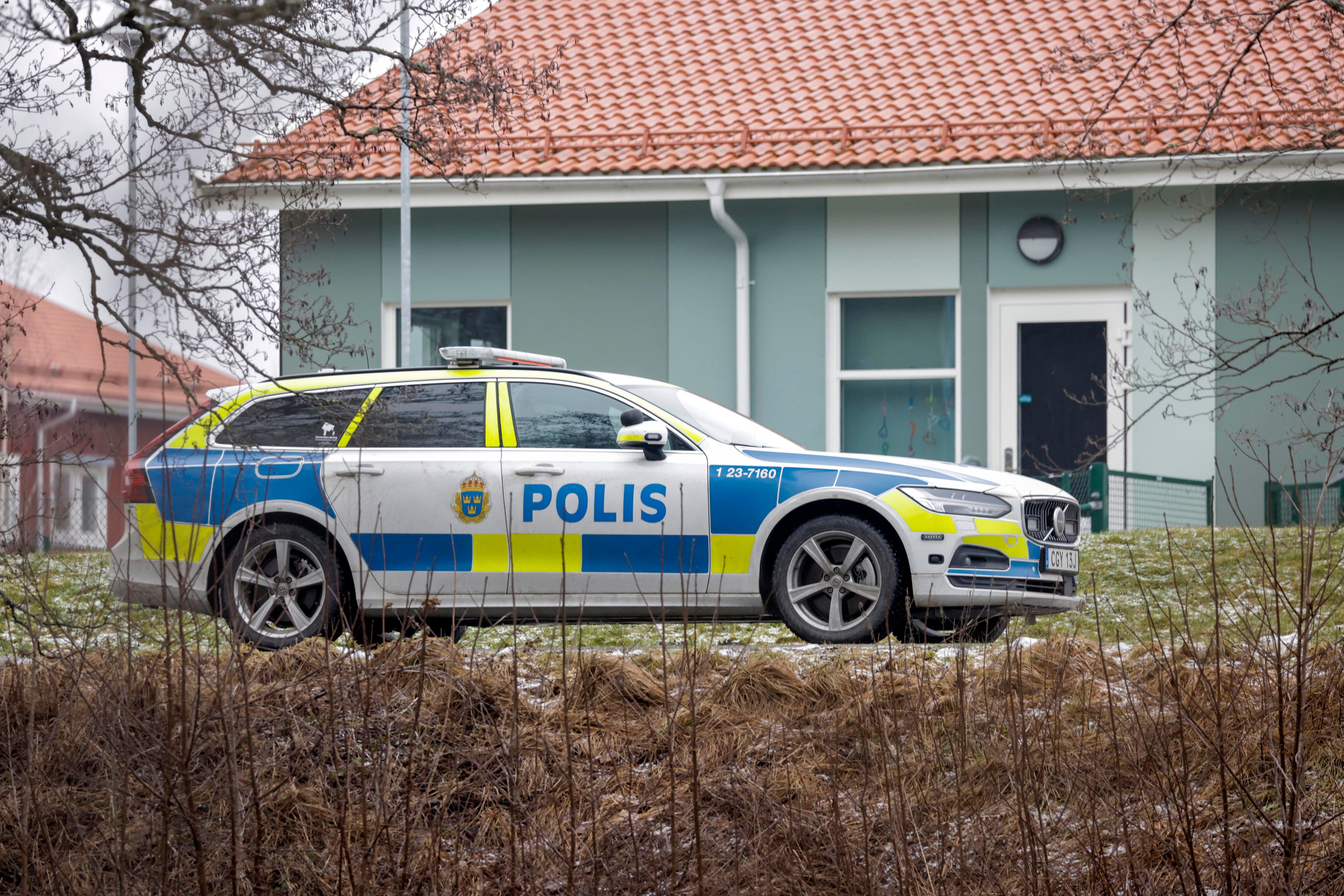 Örebro (Sweden), 04/02/2025.- Police forces are deployed at the scene of a shooting at Risbergska School in Orebro, Sweden, 04 February 2025. According to police, five people were shot at the school. (Suecia) EFE/EPA/Kicki Nilsson SWEDEN OUT