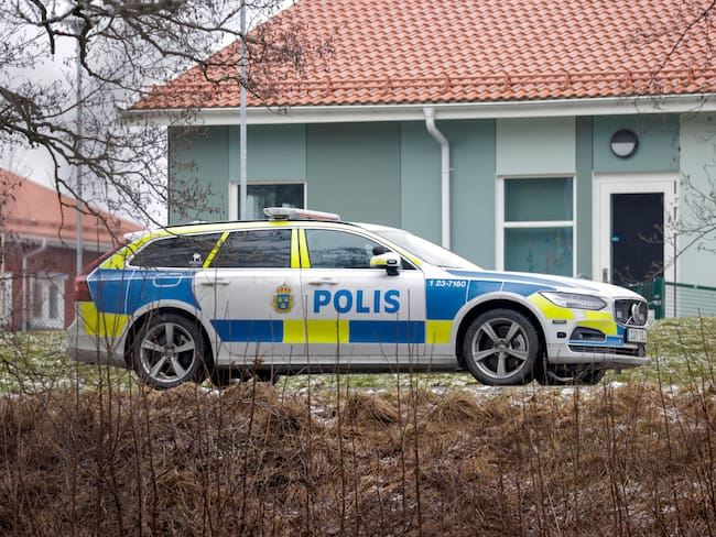 Örebro (Sweden), 04/02/2025.- Police forces are deployed at the scene of a shooting at Risbergska School in Orebro, Sweden, 04 February 2025. According to police, five people were shot at the school. (Suecia) EFE/EPA/Kicki Nilsson SWEDEN OUT