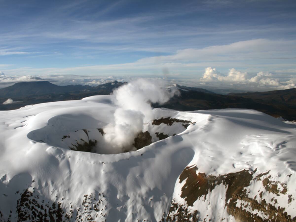 Turismo sigue afectado por alerta naranja del volcán Nevado del Ruiz en el Tolima