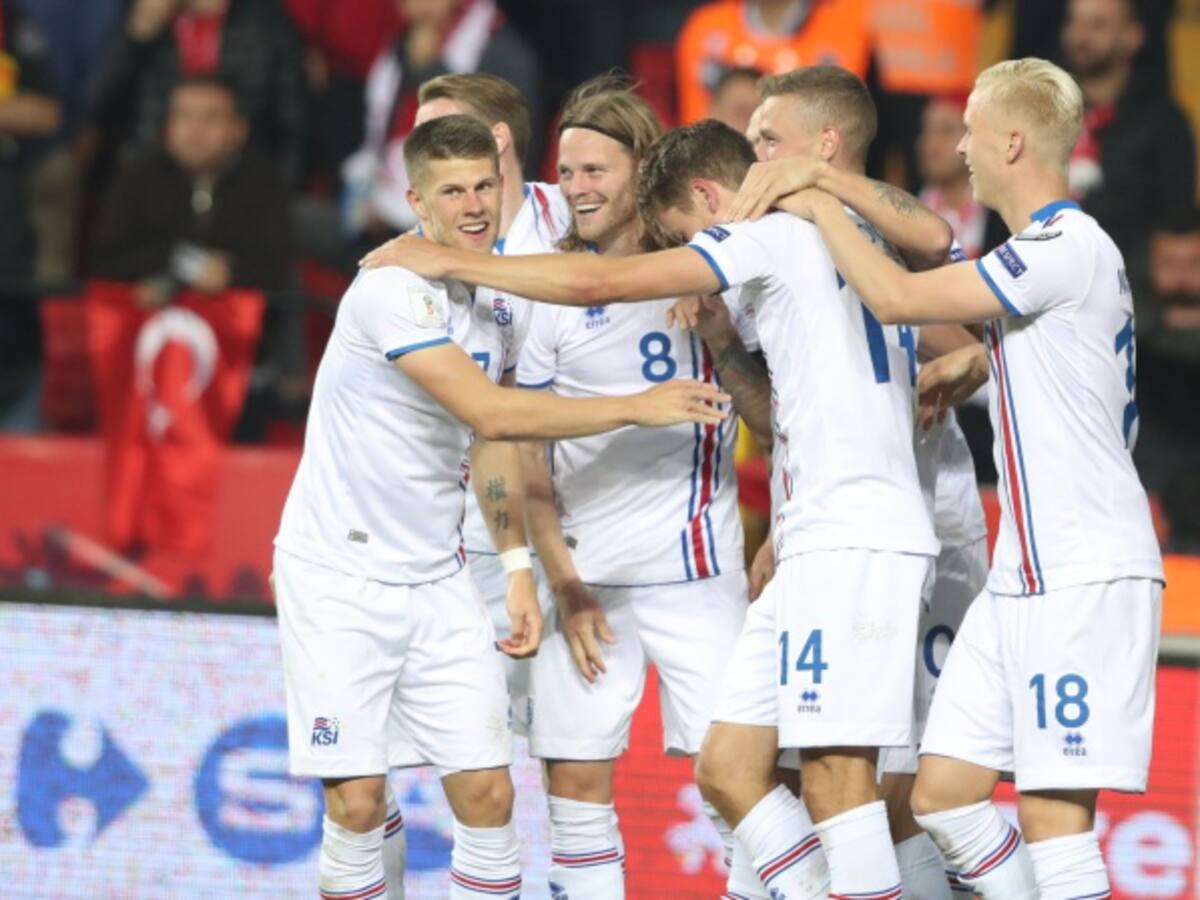 España, al Mundial; Islandia y Serbia, a un paso