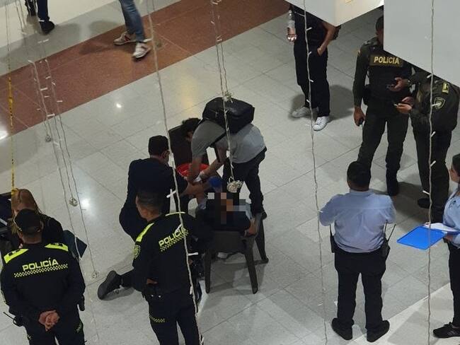 Mujer herida en intento de atraco en Centro Comercial- foto Denuncias Antioquia