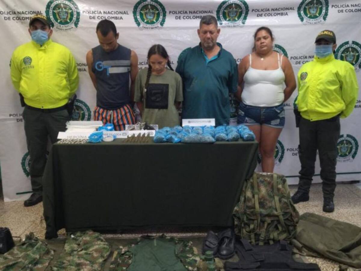 Capturan a expendedores de droga que tenían en su poder prendas militares