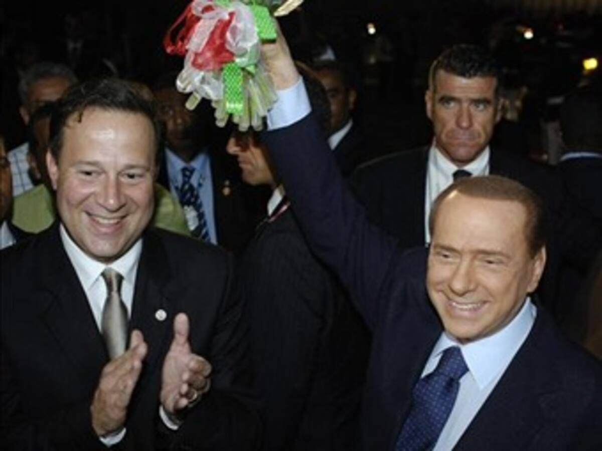 Llega a Panamá el primer ministro italiano Silvio Berlusconi