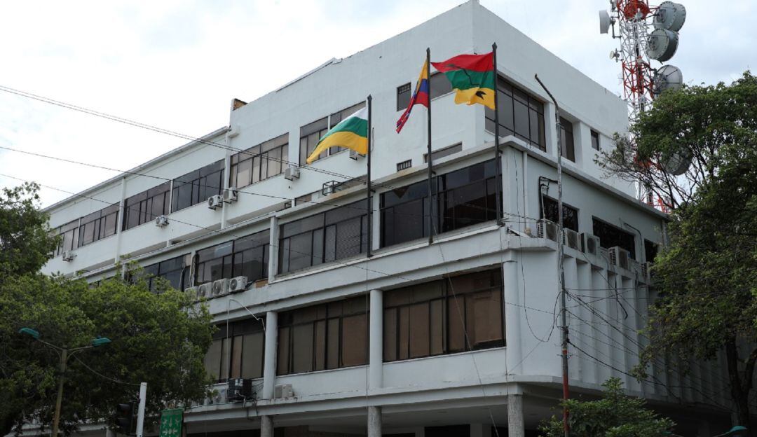 Se trata de tres ex funcionarios de las Secretarías de Movilidad y Hacienda, que favorecieron interés de un particular.