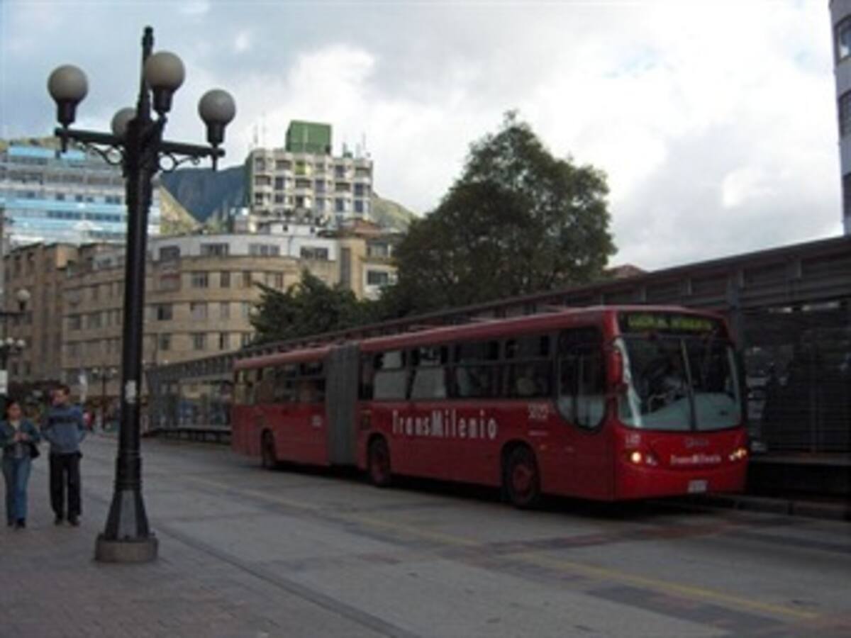 En Bogotá los ciudadanos están 33% satisfechos con Transmilenio mientras en Medellín 100% con el Metro