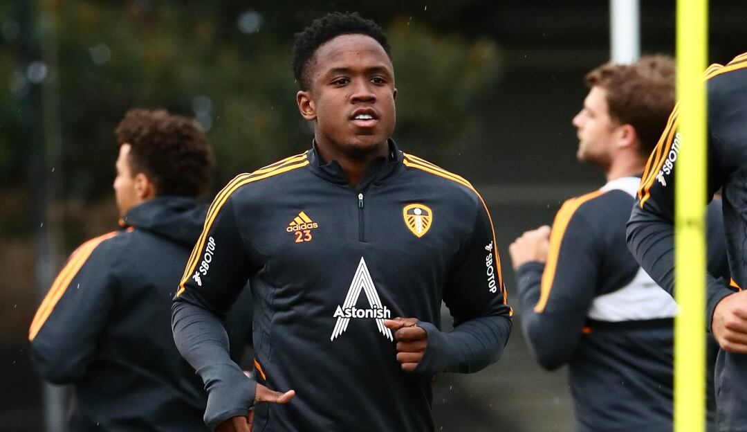 Luis Sinisterra en su retorno a las prácticas con el plantel del Leeds United.