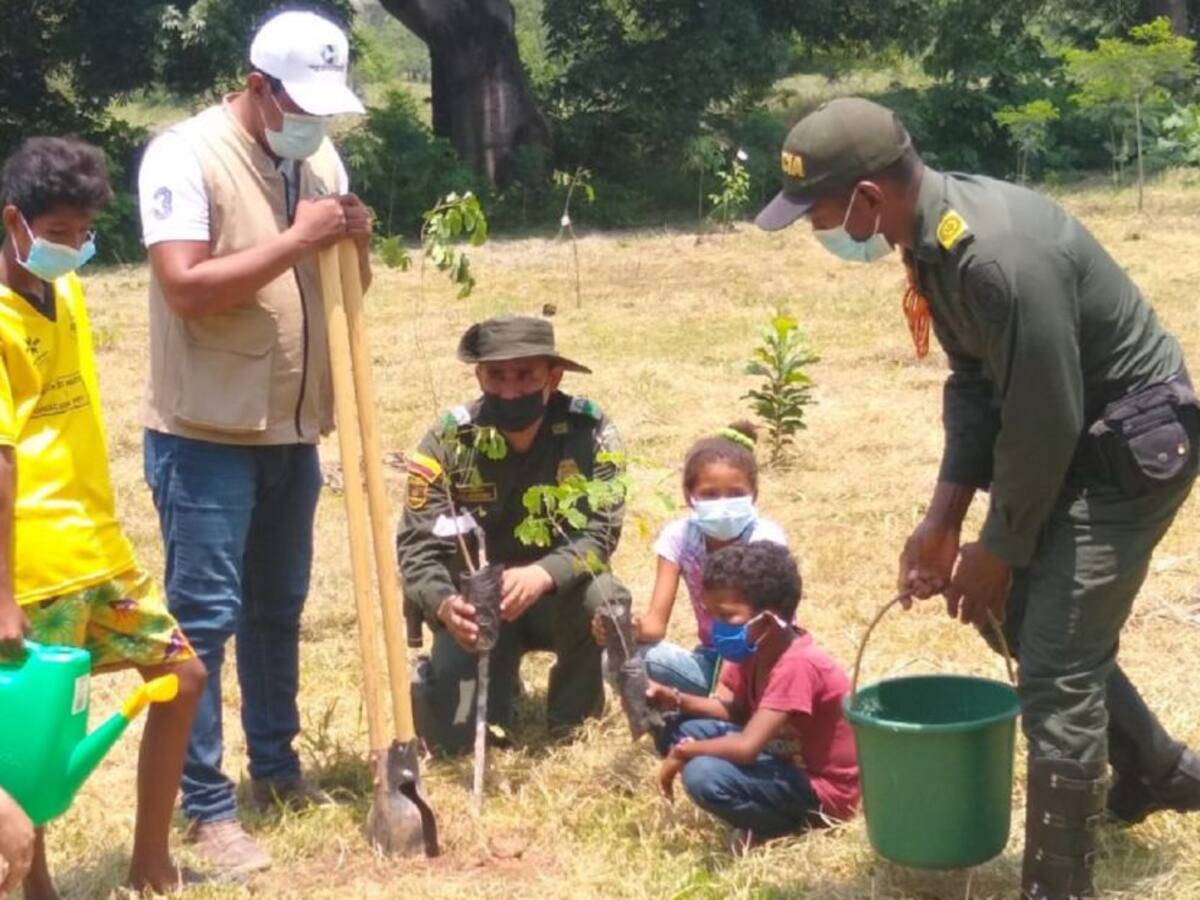 Policía de Bolívar apoyó programa por el medio ambiente en Magangué