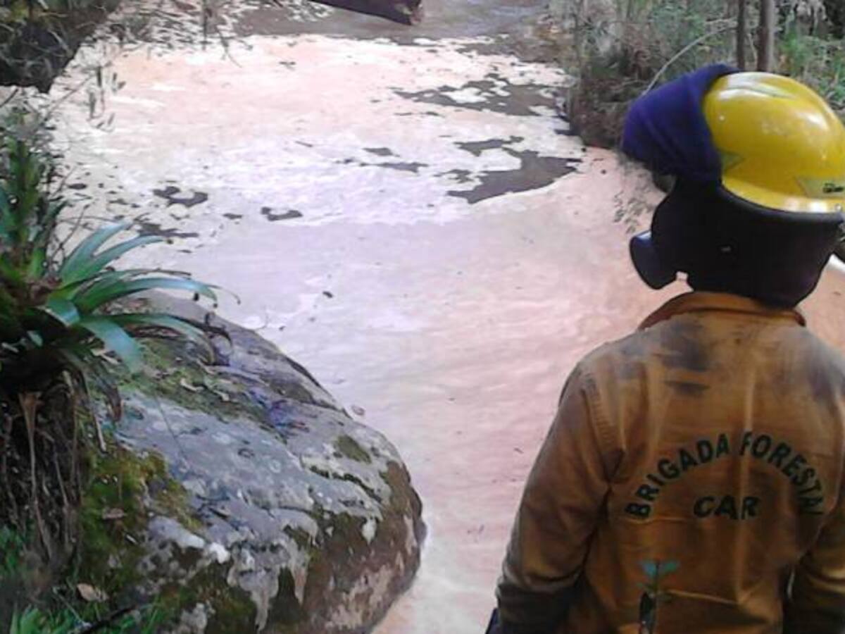 Emergencia ambiental en Cundinamarca por derrame de gasolina