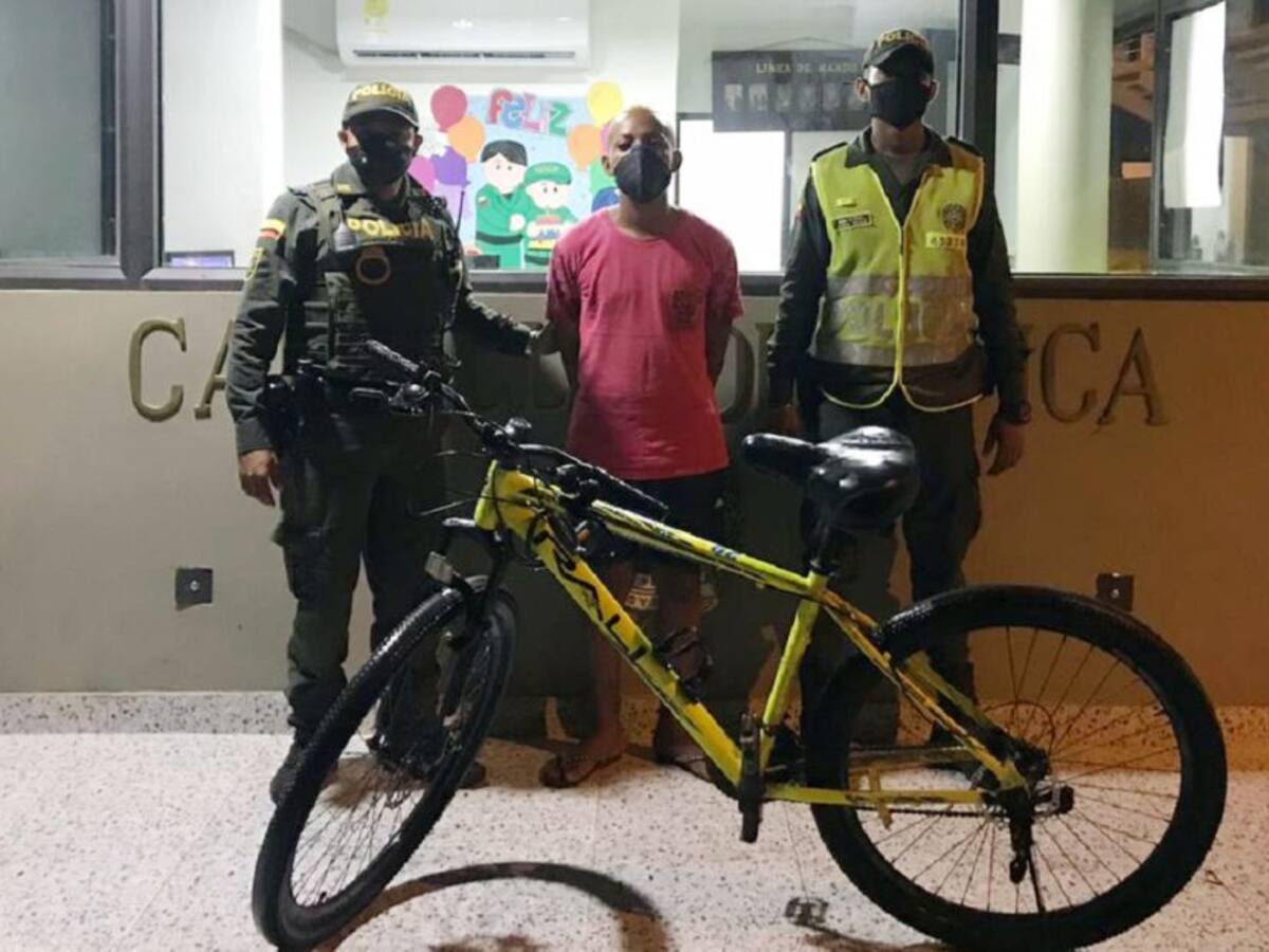 En Cartagena, policía recupera bicicleta hurtada a un domiciliario