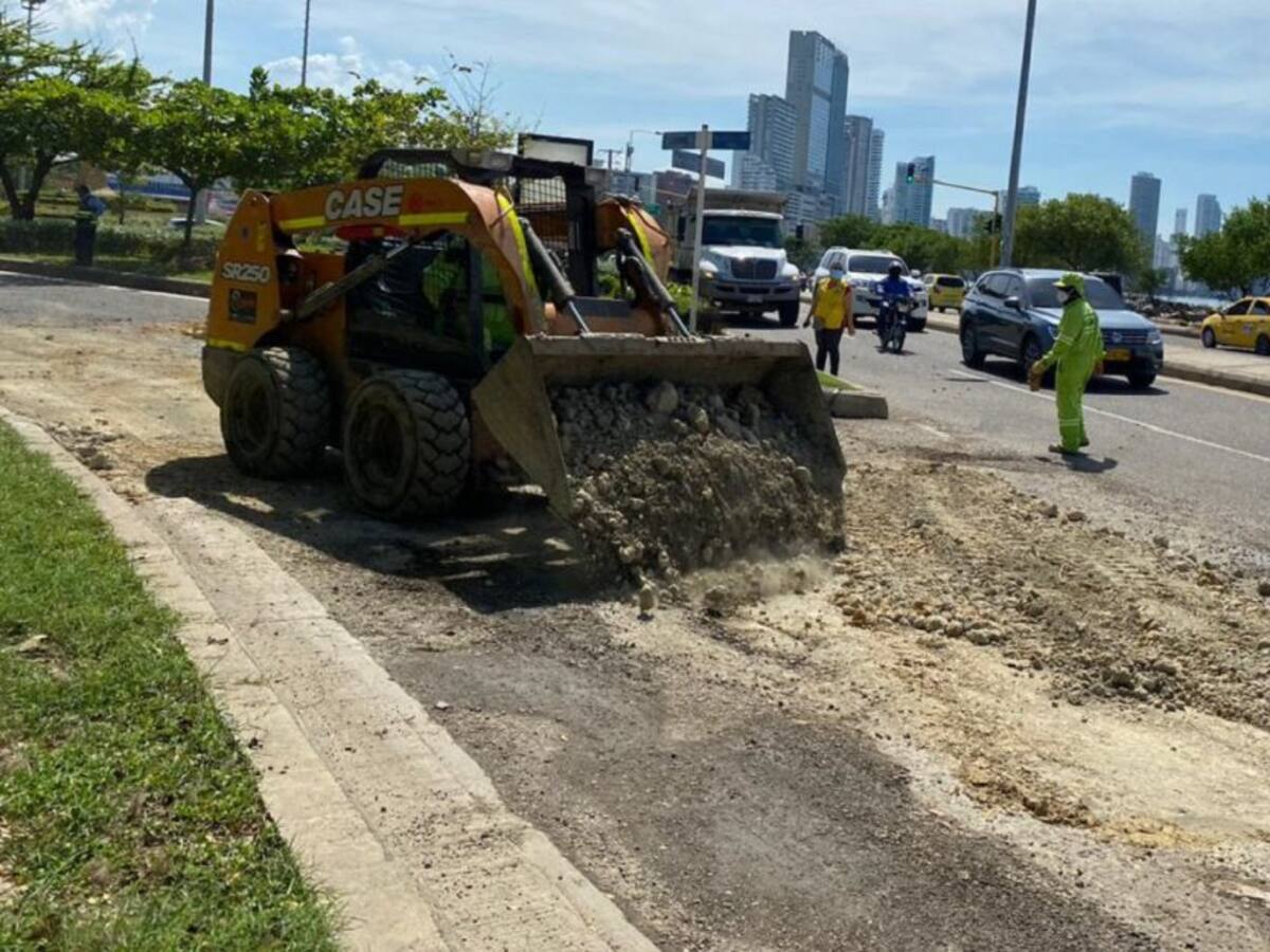 Reparan cruce entre rotonda La Marina y Avenida Santander en Cartagena