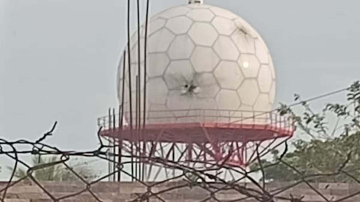 La AeroCivil califica como grave atentado contra radar en Candelaria, Valle del Cauca.