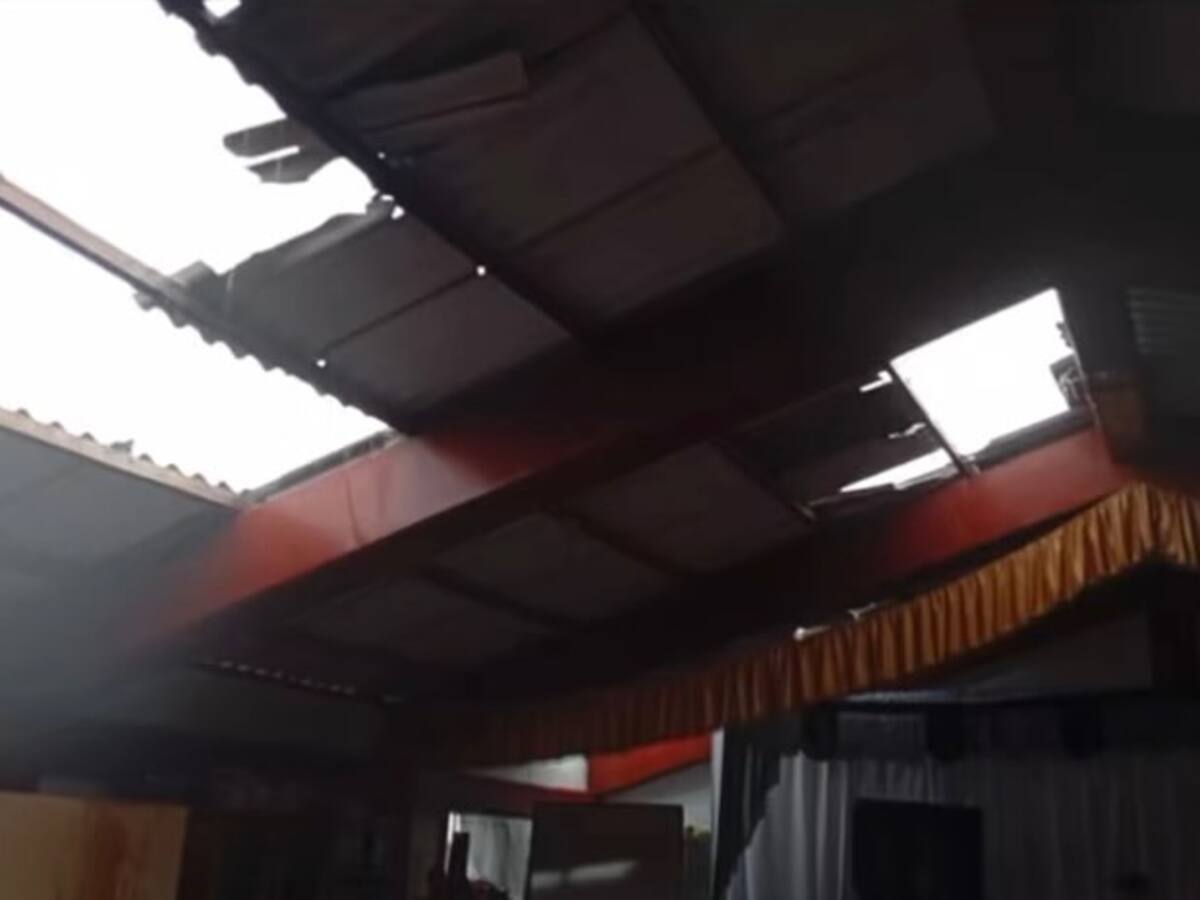 30 casas destechadas y varias veredas bloqueadas dejó un fuerte vendaval en Santa Bárbara, Antioquia