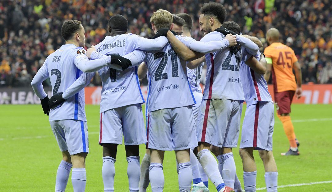 Los jugadores del Barcelona festejan el gol del triunfo ante el Galatasaray.