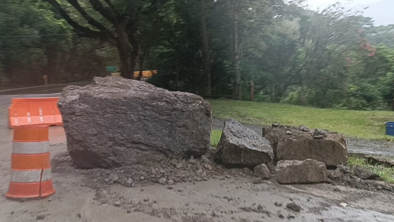 La ola invernal ha afectado varias vías en el departamento de Boyacá. La Transversal del Sisga se encuentra cerrada  entre Macanal y Santa María / Foto: Caracol Radio.