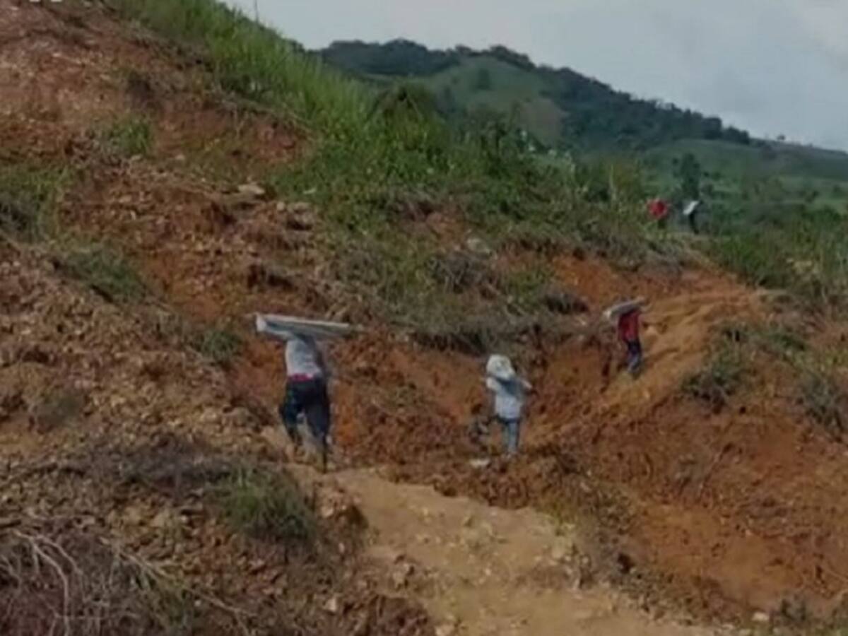 Denuncia: Anorí reporta 19 veredas incomunicadas por un derrumbe