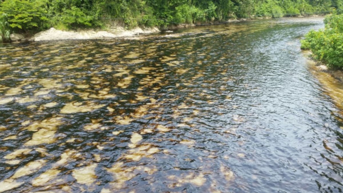 Lluvias amenazan con extender crudo tras atentado a oleoducto en Boyacá