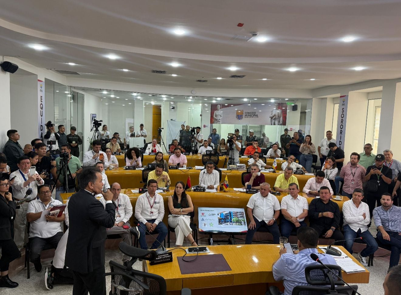 Gobernador de Norte de Santander, William Villamizar, en el Concejo de Cúcuta. / Foto: Cortesía.
