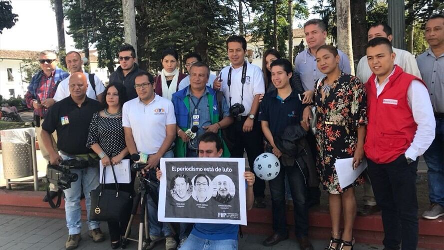 El homenaje a los periodistas ecuatorianos fue convocado a nivel nacional por Reporteros Sin Fronteras, Fundamedios y la Fundación para la Libertad de Prensa, Flip. Foto: Cortesía Leo Gil
