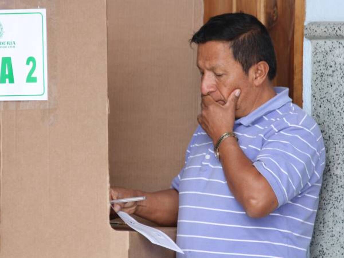 Por falta de plata, en vilo consultas mineras y revocatorias