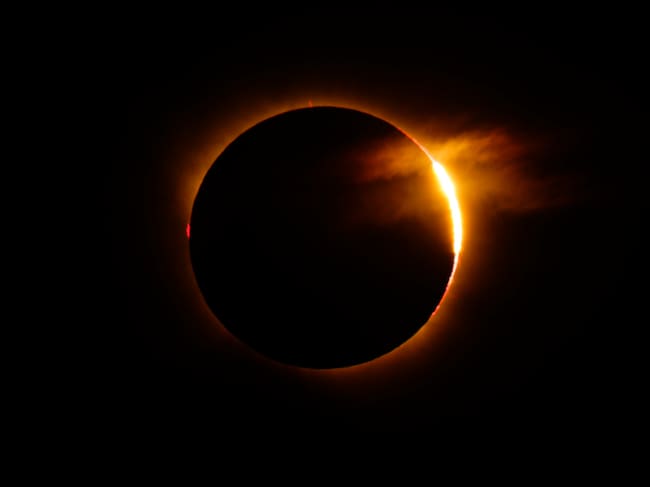 El Sol durante el eclipse solar total en Caspe, España. (Photo by Jose Breton/Pics Action/NurPhoto via Getty Images)