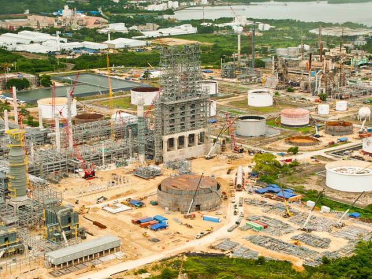 Sobrecostos en pago de salarios a extranjeros y pensiones en Reficar denuncia la USO