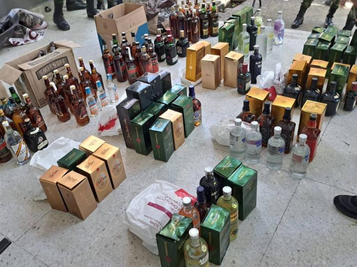 Incautan más de 3.600 botellas de licor adulterado en Los Mártires