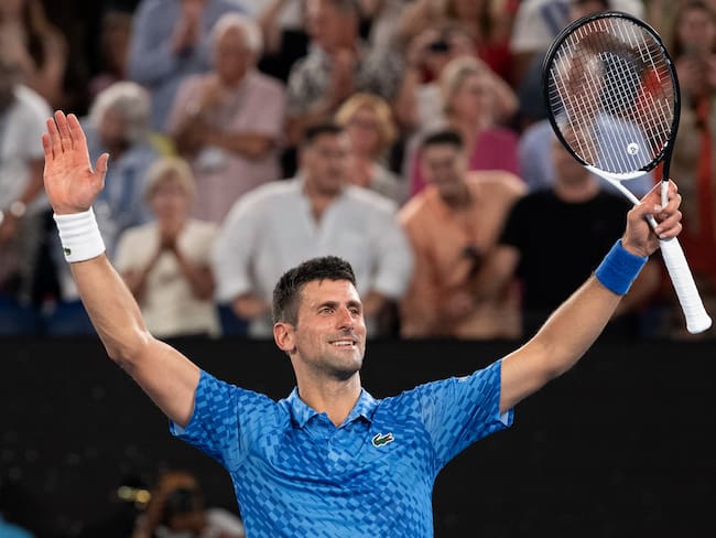 Djokovic celebra su triunfo en las semifinales del Abierto de Australia. (Photo by Will Murray/Getty Images)