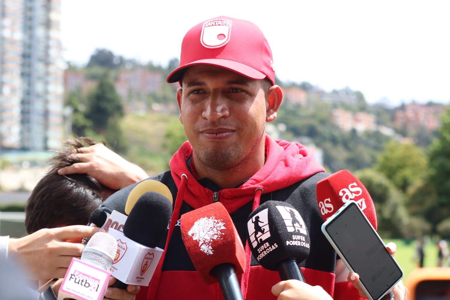 Director técnico de Independiente Santa Fe Femenino / Foto: @LeonasSantaFe