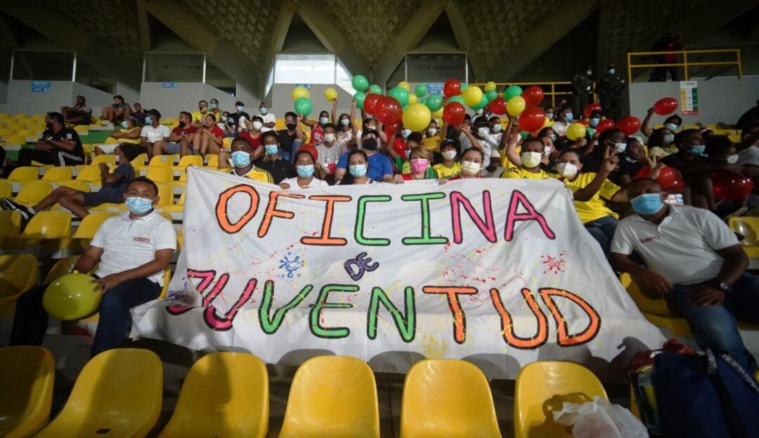 35 los jóvenes de grupos juveniles asistieron al partido de fútbol Real Cartagena Vs Llaneros, en el estadio Jaime Morón