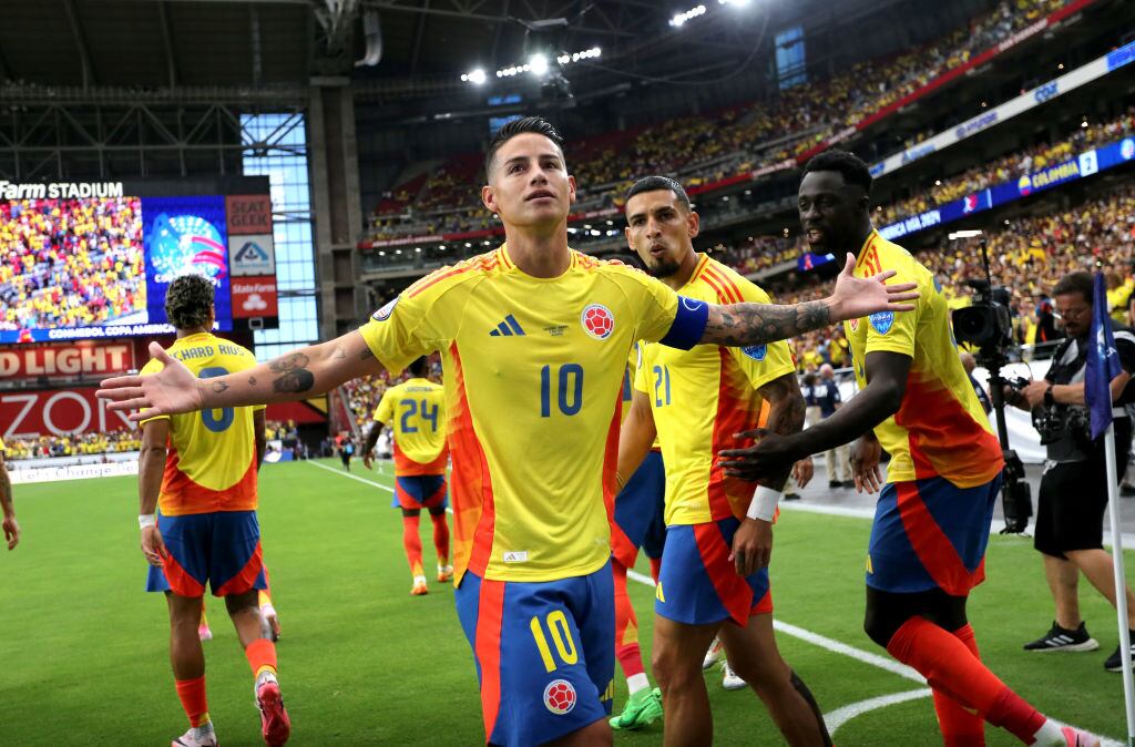 GLENDALE, ARIZONA - JULY 06: James Rodriguez of Colombia celebrates with team mates after scoring his goal during the CONMEBOL Copa America USA 2024 4th Final Match between Colombia and Panama at State Farm Stadium on July 6, 2024 in Glendale, Arizona. (Photo by MB Media/Getty Images)